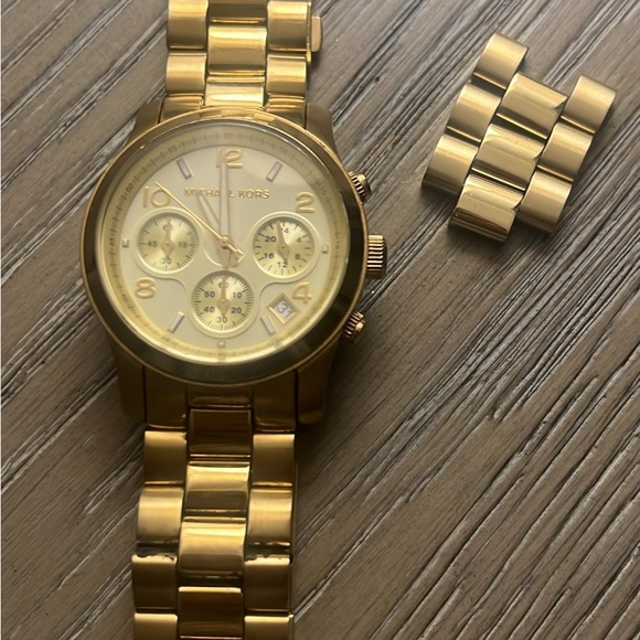 Michael Kors Gold Women's Watch - Picture 4 of 6